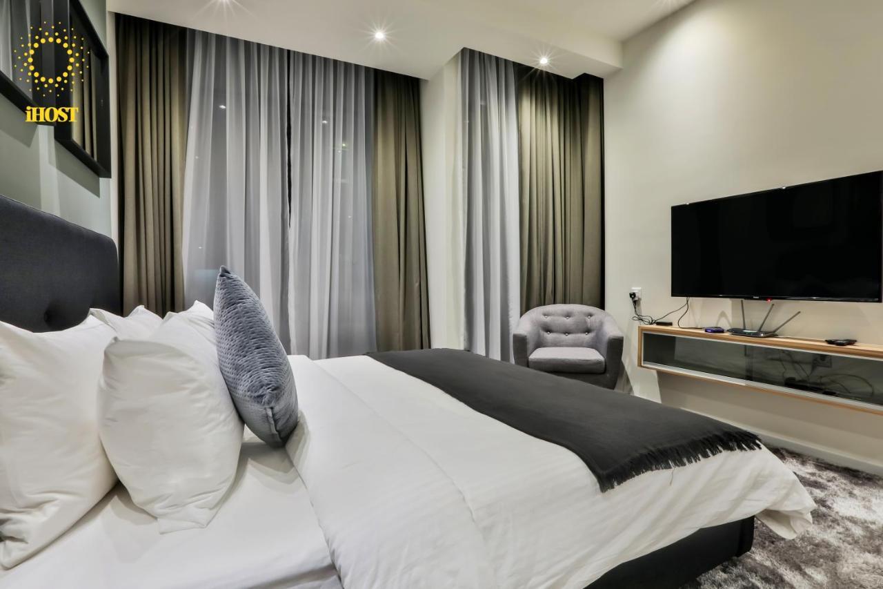 Expressionz 48th Floor Sky Pool Apartemen